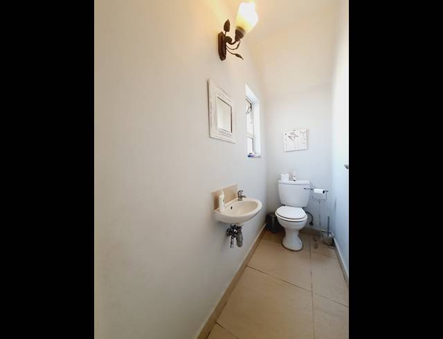 3 BEDROOM APARTMENT FOR SALE IN OAKLANDS